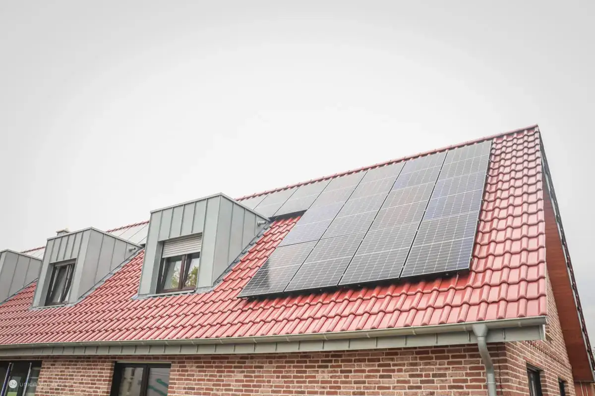Photovoltaikanlage auf einem Schrägdach eines Wohnhauses in Delbrück.
