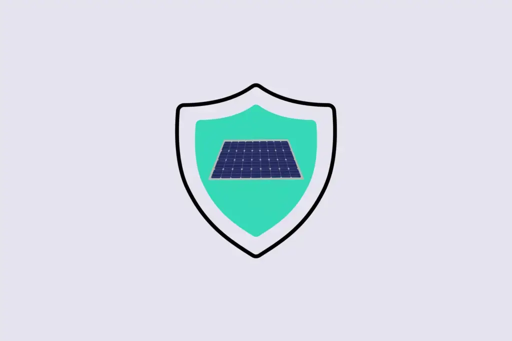 Solarmodul-Symbol auf einem Schutzschild, das erneuerbare Energie und Solarenergie-Sicherheit darstellt.