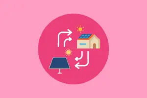Haus mit Solarpanel und Sonnenenergie, illustriert durch Pfeile, pinker Hintergrund. Umweltfreundliche Energie.